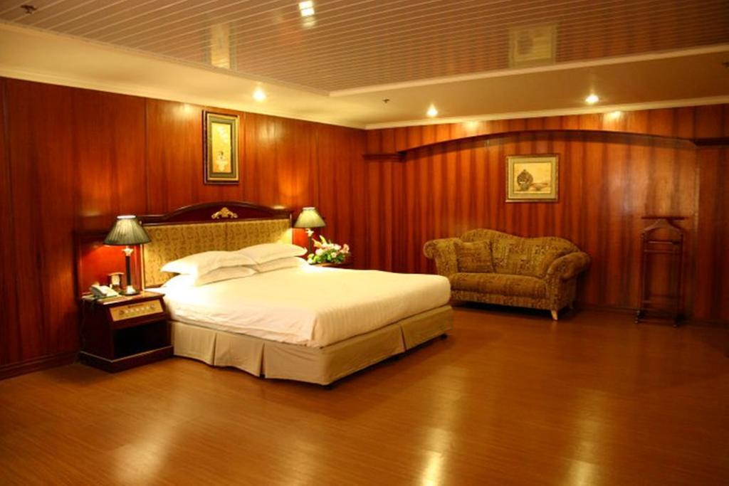 Grand Regal Hotel باكولود الغرفة الصورة