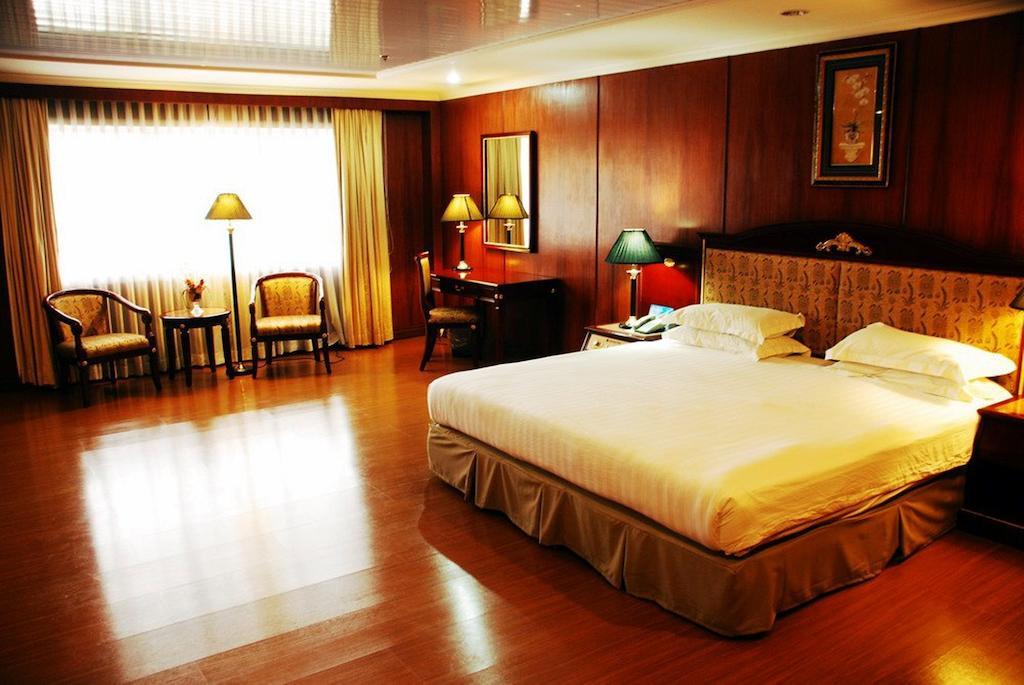 Grand Regal Hotel باكولود الغرفة الصورة