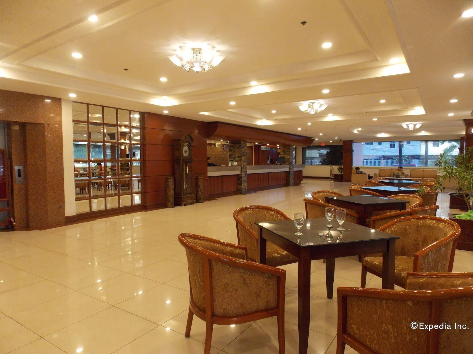 Grand Regal Hotel باكولود المظهر الخارجي الصورة