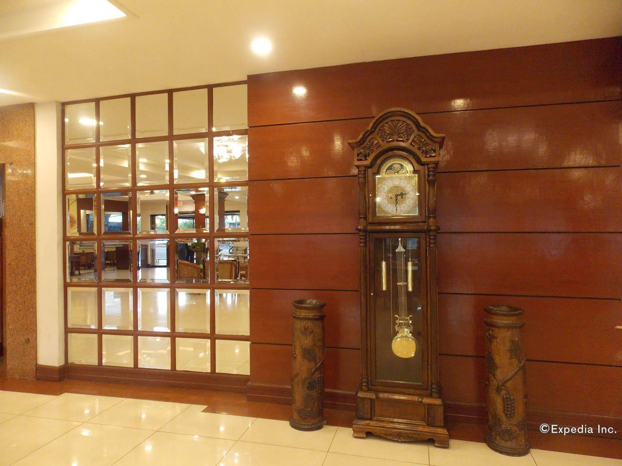 Grand Regal Hotel باكولود المظهر الخارجي الصورة