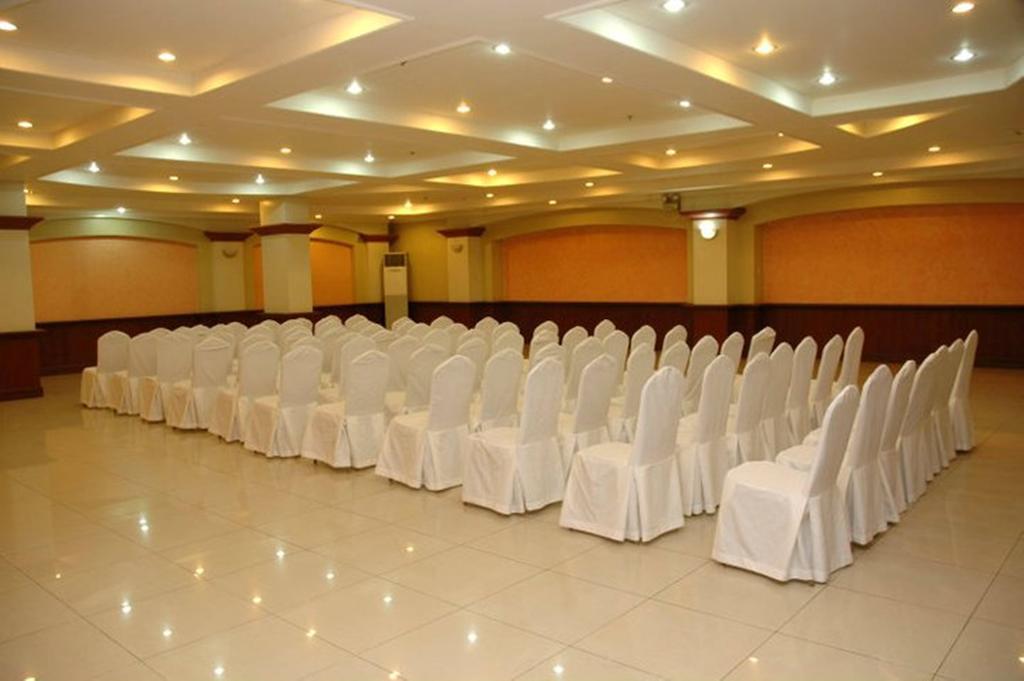 Grand Regal Hotel باكولود المظهر الخارجي الصورة