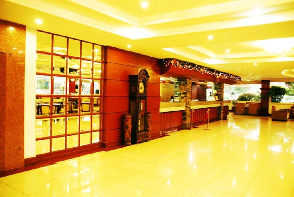Grand Regal Hotel باكولود المظهر الخارجي الصورة