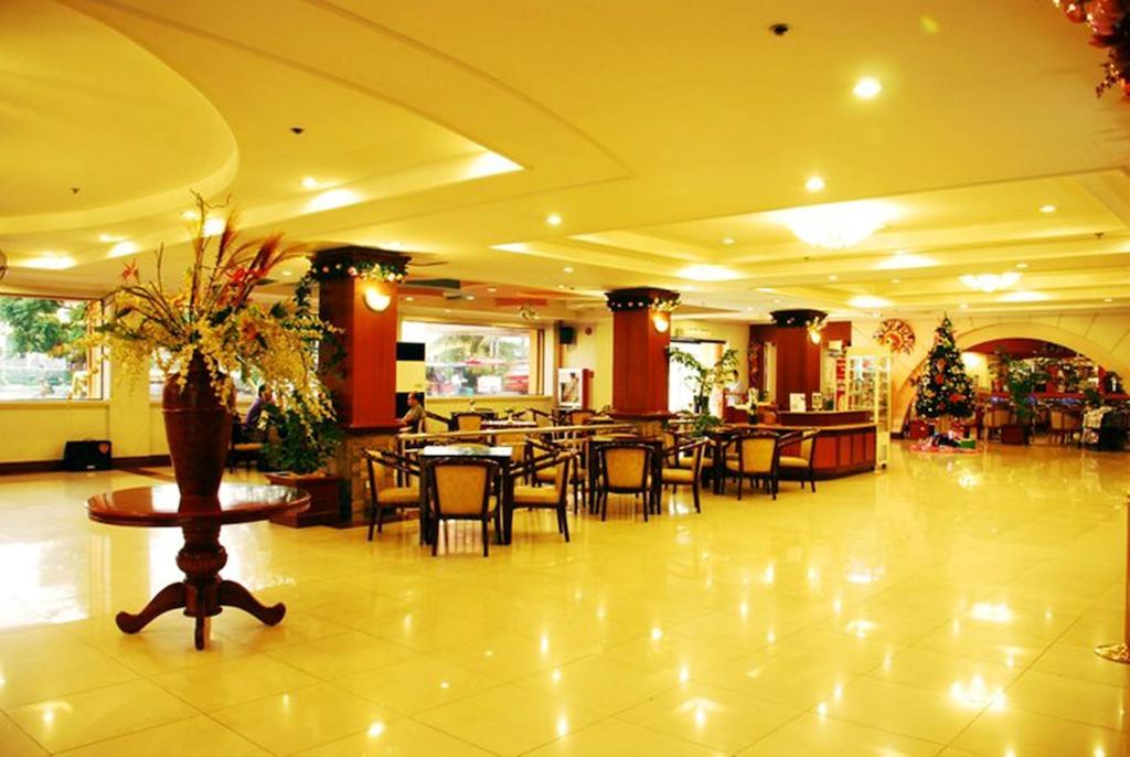 Grand Regal Hotel باكولود المظهر الخارجي الصورة