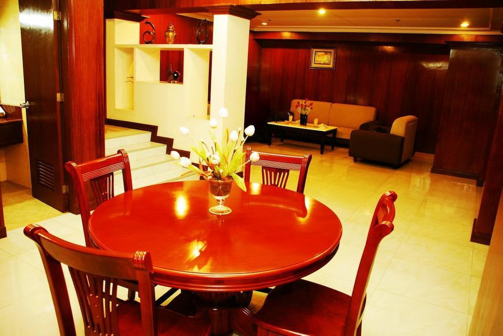 Grand Regal Hotel باكولود المظهر الخارجي الصورة